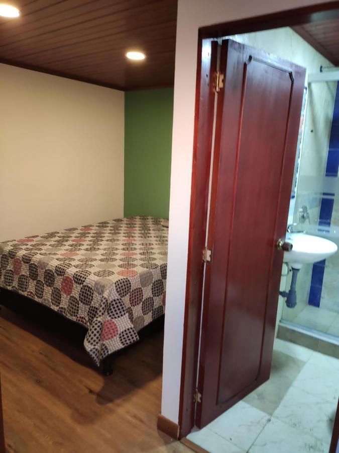 La Parada Del Tren Hostel Bogota Ngoại thất bức ảnh