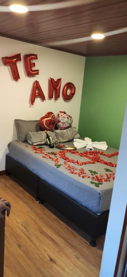 La Parada Del Tren Hostel Bogota Ngoại thất bức ảnh