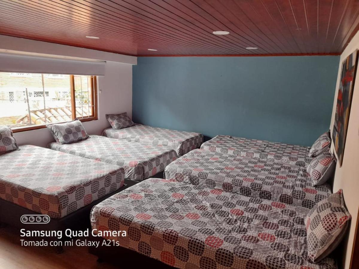La Parada Del Tren Hostel Bogota Ngoại thất bức ảnh